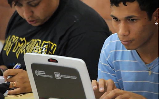 En una escuela de Lanús ya están estudiando con las netbooks