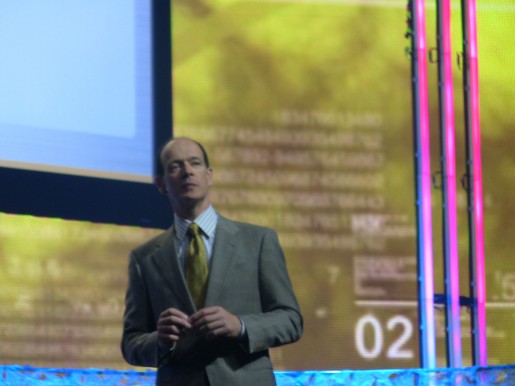 Enrique Salem, presidente de Symantec, en una de las primeras conferencias.