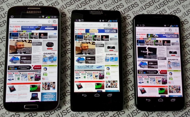 De izquierda a derecha: Samsung Galaxy S4 (pantalla de 5"), Motorola RAZR HD, Moto X.