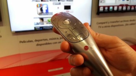 El Magic Remote Premium acepta comandos de voz.