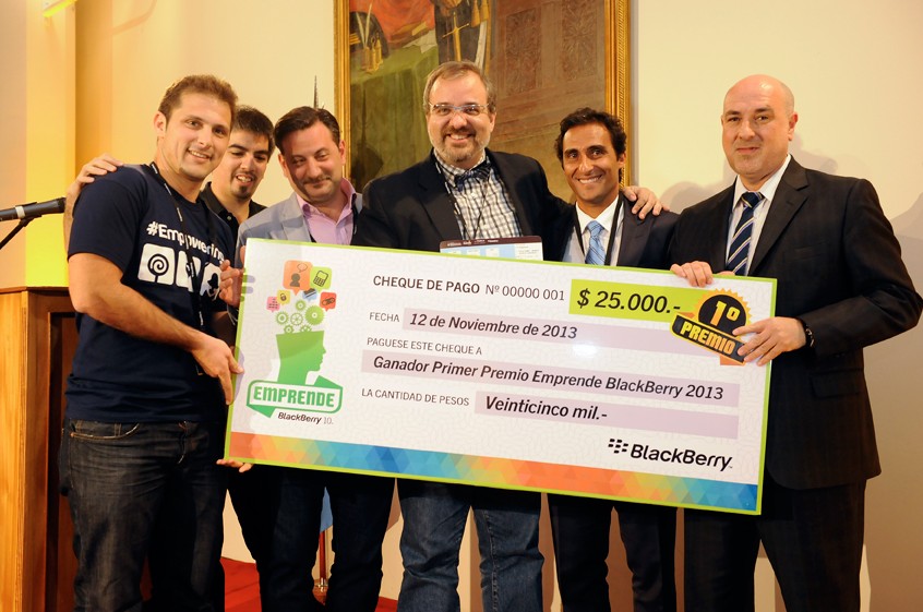 Los ganadores del primer premio de "Emprende Blackberry"