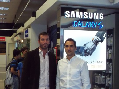 Bruno Drobeta, de Samsung, y Adrián Postma, de Compumundo.