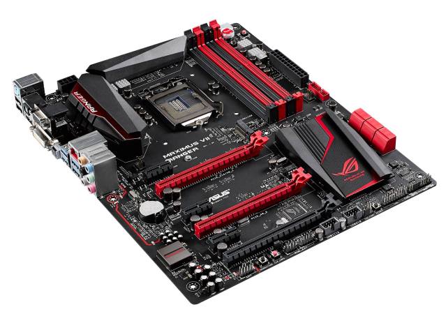 En el centro de la imagen tenemos los dos slots PCIe x16 que sirven para CrossFire o SLI.