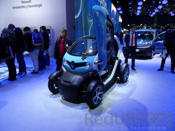 Twizy, un monoplaza urbano que alcanza los 80 km/h y tiene 100km de autonomía, presente en el stand de Renault Argentina.