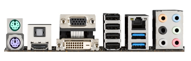 El panel trasero tiene las salidas de video y también conector de audio digital. Llama la atención la presencia de conectores ps/2 para mouse y teclado.