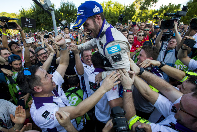 2015/2016 FIA Formula E Championship. Buenos Aires ePrix, Buenos Aires, Argentina. Saturday 6 February 2016. Sam Bird (GBR), DS Virgin Racing DSV-01 and Alex Tai (Virgin Racing). Photo: Zak Mauger/LAT/Formula E ref: Digital Image _L0U1681