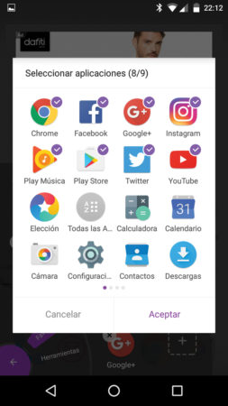 Si presionamos por dos segundos la pantalla podremos eliminar apps o agregar nuevas, navegando entre las disponibles en nuestro sistema.